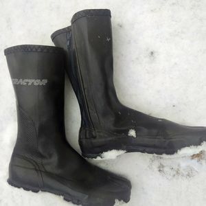 Tabi rain and muck boots